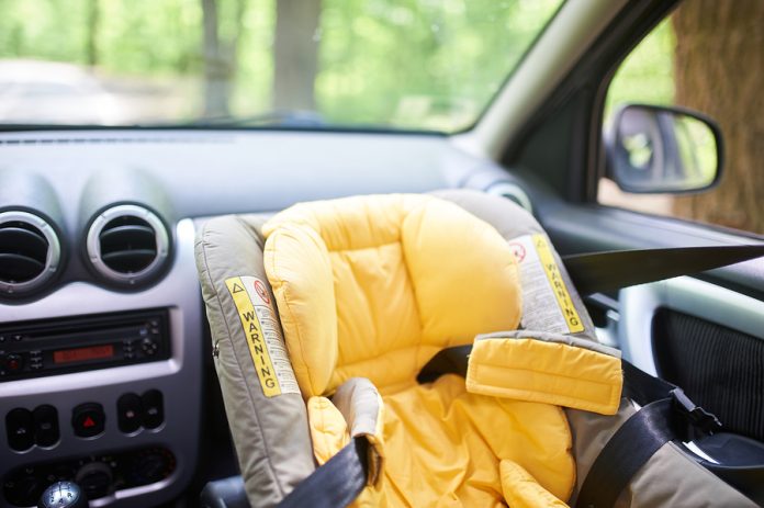 Child calls 911 on mother who left them and 6 other children in hot car
