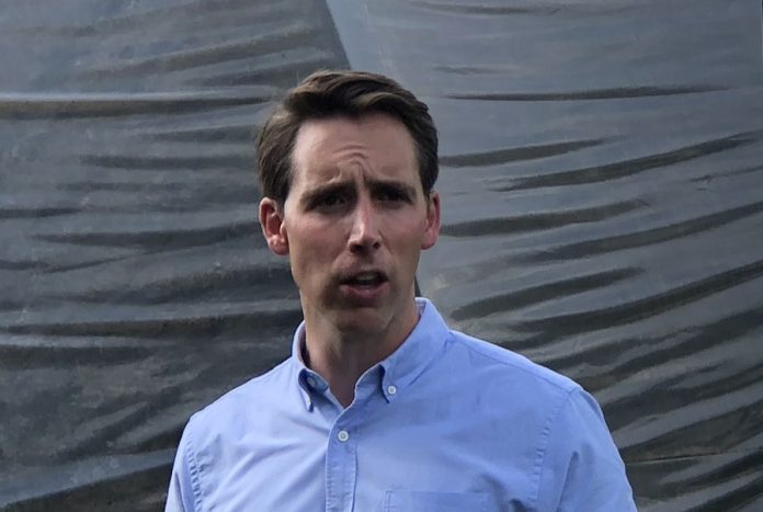 Sen. Josh Hawley asks Apple CEO to add ‘do not track’ option to devices