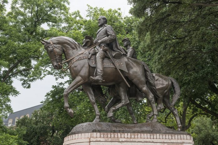 Removed Dallas Park Robert E. Lee Statue auctions for $1.4 million